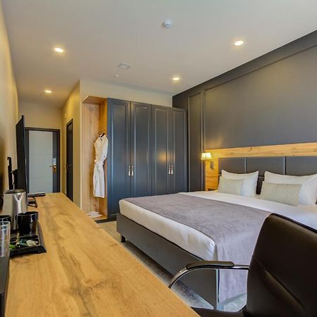 Aurum Hotel Бишкек Екстериор снимка