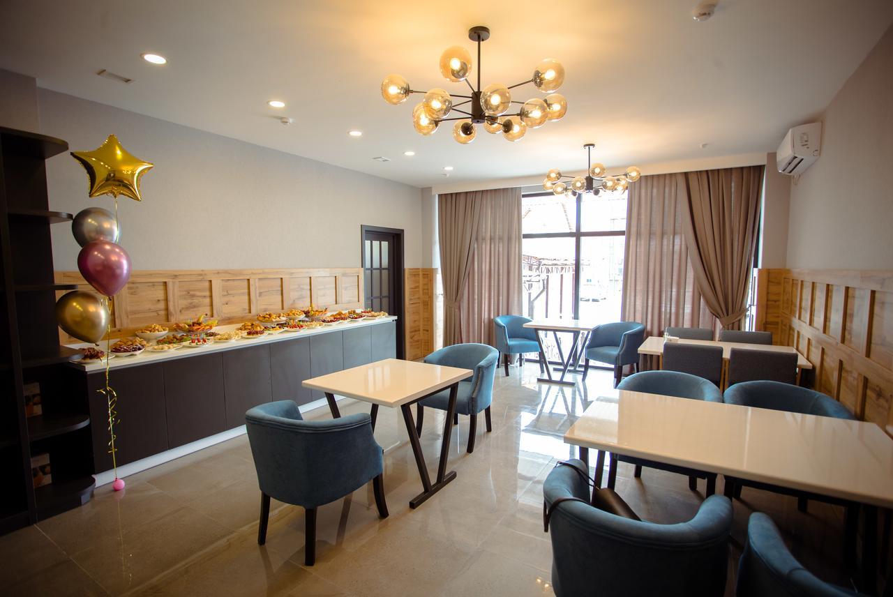Aurum Hotel Бишкек Екстериор снимка