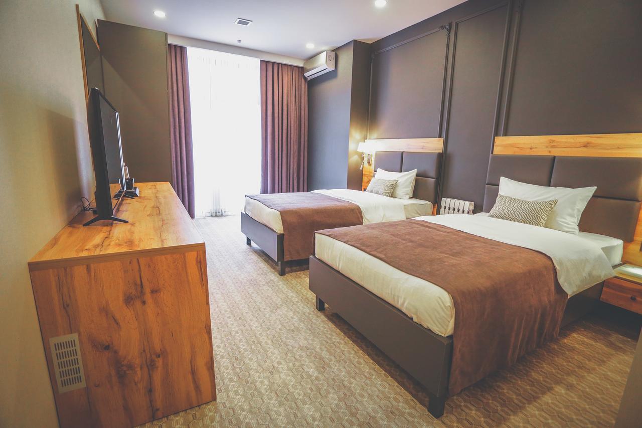 Aurum Hotel Бишкек Екстериор снимка