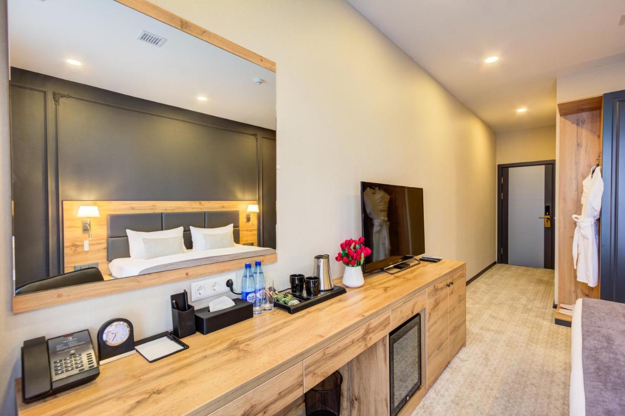 Aurum Hotel Бишкек Екстериор снимка