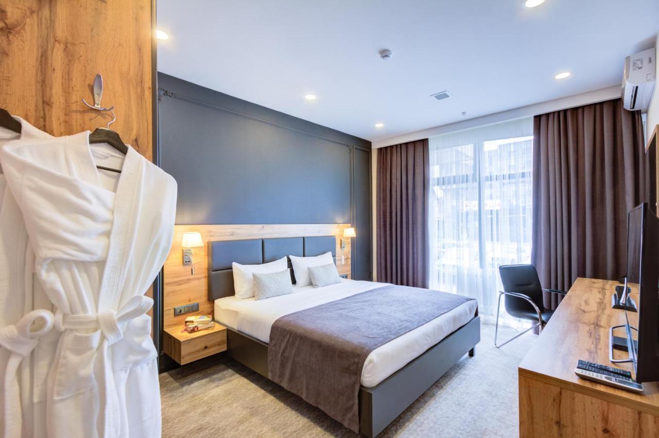 Aurum Hotel Бишкек Екстериор снимка