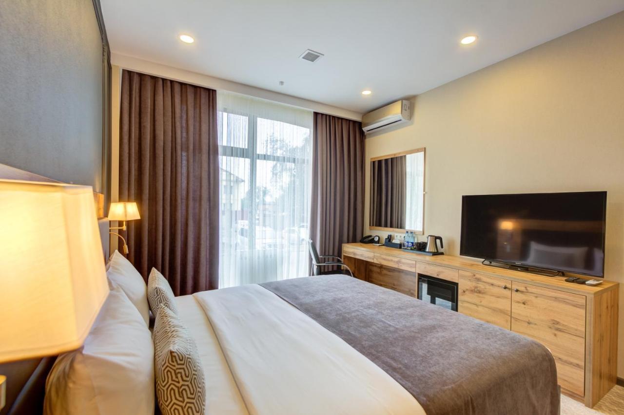 Aurum Hotel Бишкек Екстериор снимка