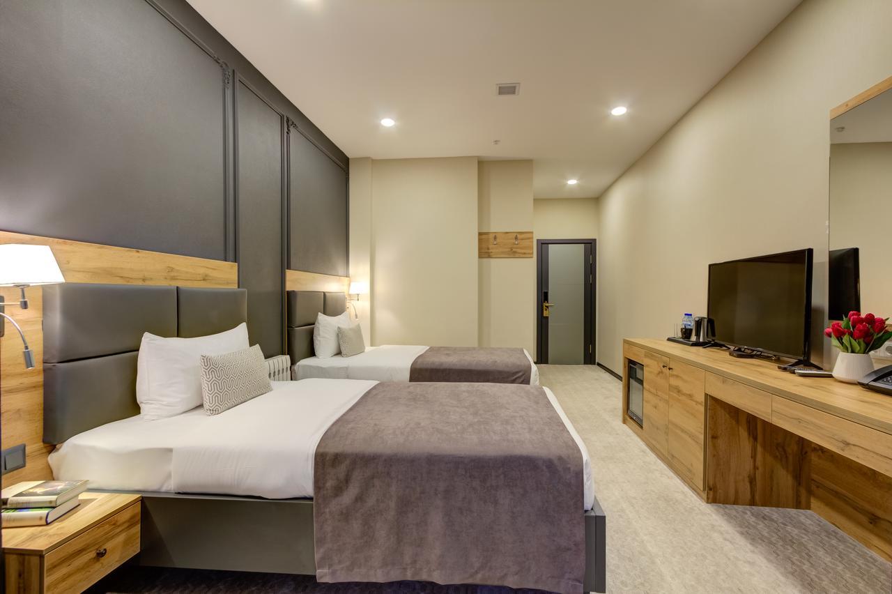 Aurum Hotel Бишкек Екстериор снимка