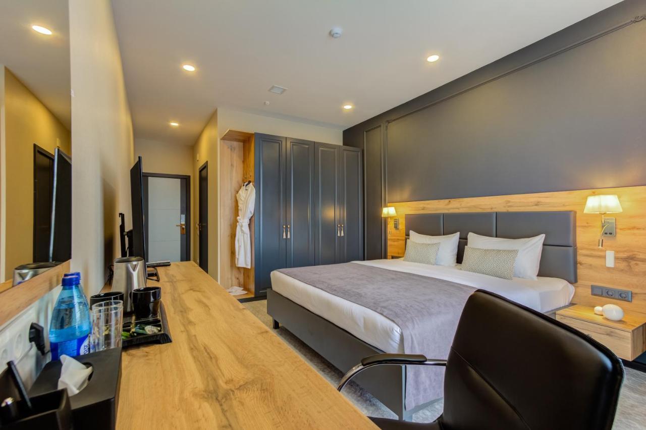Aurum Hotel Бишкек Екстериор снимка